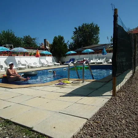 Olimpiya ゲストハウス 4*